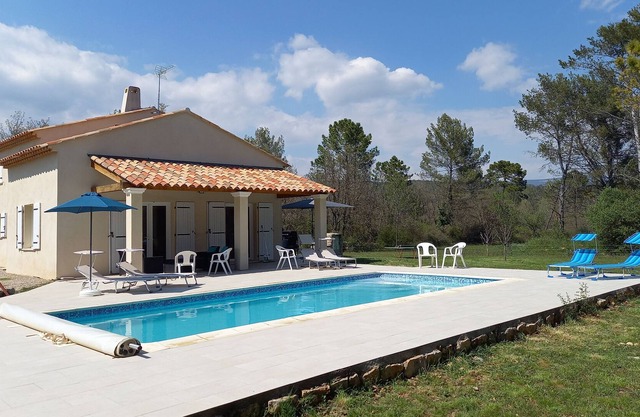 Beautiful air-conditioned country house, all comfort with private salt pool