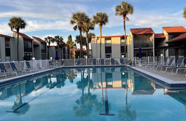 Beautiful and sunny villa with the view of the pool and lake