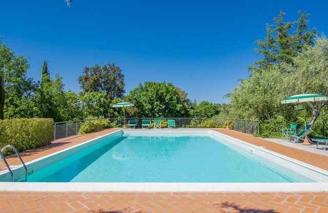 Beautiful apartment for 6 guests with pool, WIFI, TV, terrace and pets allowed