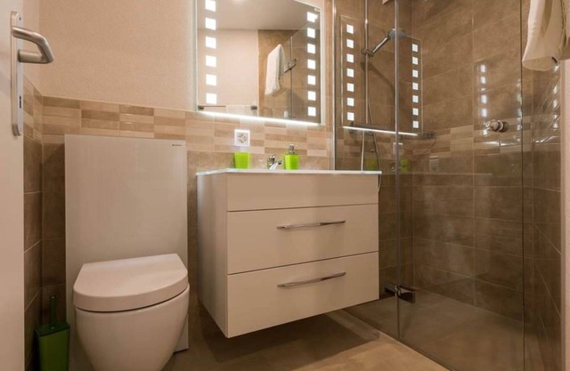 Beautiful apartment for 3 guests with WIFI, hot tub, TV and balcony