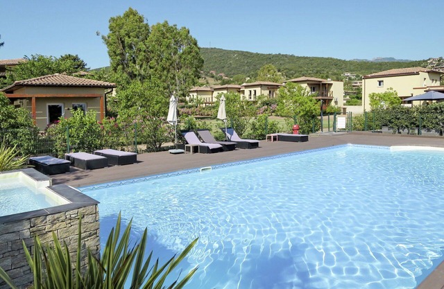 Beautiful apartment for 4 guests with A/C, pool, WIFI, TV, terrace and pets allowed