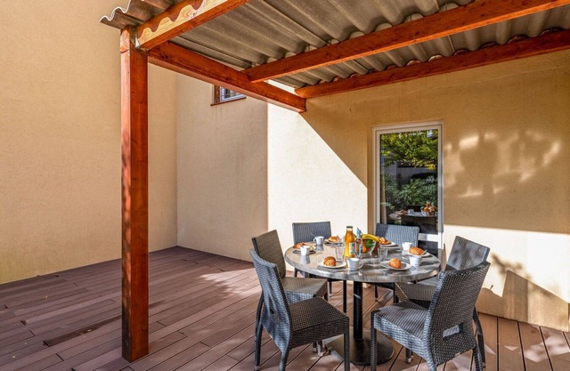 Beautiful apartment for 6 people with WIFI, A/C, pool, TV, terrace and pets allowed