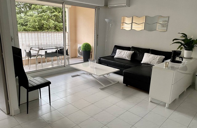 BEAUTIFUL APARTMENT IN CLOSED RESIDENCE NEAR DOWNTOWN