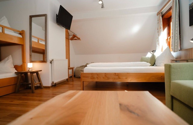 Beautiful apartment for 6 guests with WIFI, TV, patio and pets allowed