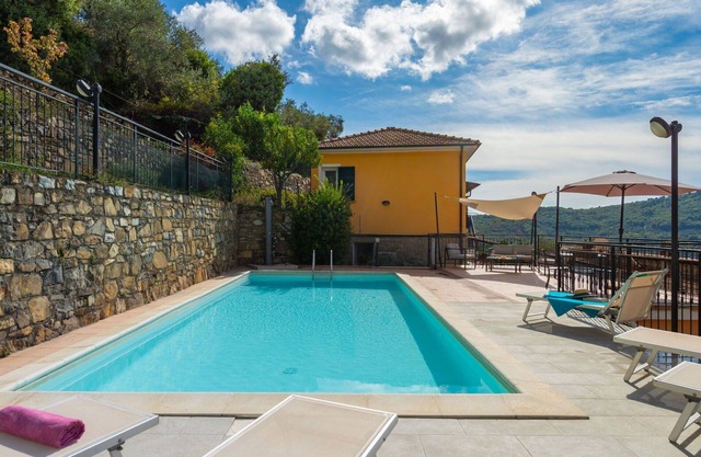 Beautiful apartment for 6 guests with pool, WIFI, TV, patio and panoramic view