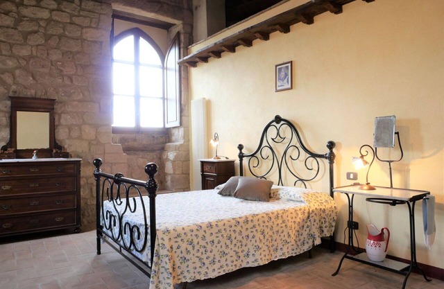 Beautiful apartment in villa for 8 guests with WIFI, TV and patio