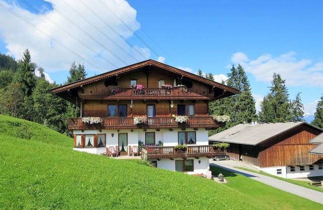 Beautiful apartment for 11 people with WIFI, TV and balcony