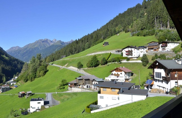 Beautiful apartment for 11 guests with WIFI, TV and balcony