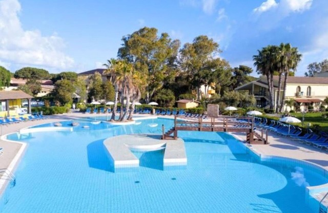 Beautiful apartment for 4 people with pool, A/C, WIFI, TV and pets allowed