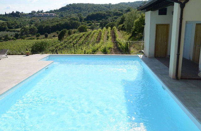 Beautiful apartment for 6 people with WIFI, pool, TV and pets allowed, close to Arezzo