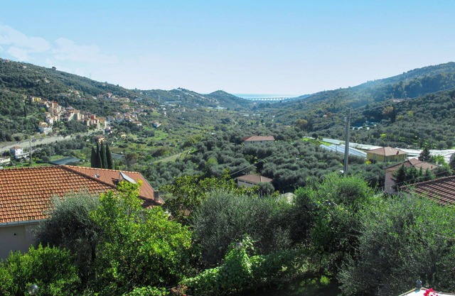 Beautiful apartment for 10 guests with WIFI, private pool, TV and patio