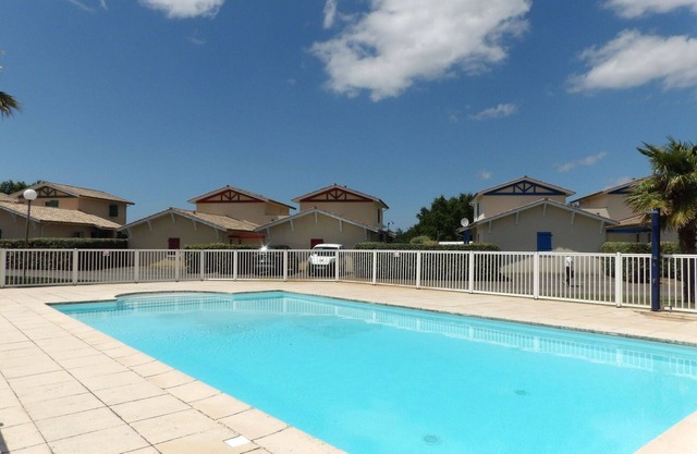 Beautiful apartment for 5 guests with pool, WIFI, TV, terrace and pets allowed