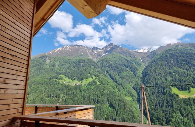 Beautiful apartment for 4 guests with WIFI, TV and balcony