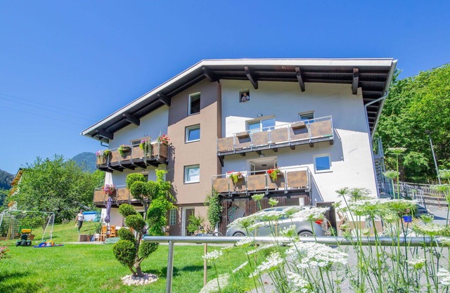 Beautiful apartment for 4 guests with WIFI, TV and balcony