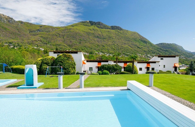 Beautiful apartment for 5 people with pool, WIFI, TV, patio, pets allowed and panoramic view