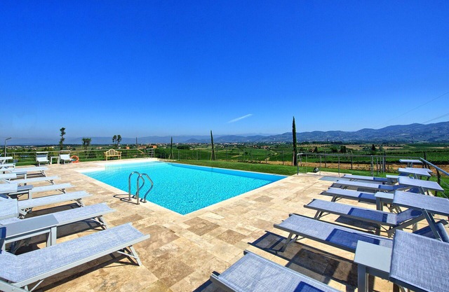 Beautiful apartment for 6 guests with WIFI, A/C, pool, TV and panoramic view