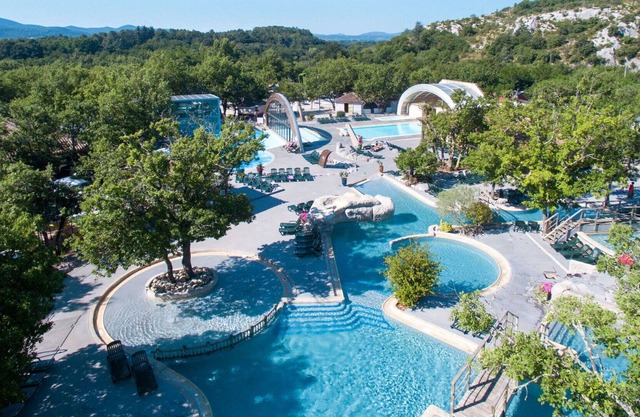 Beautiful apartment in villa for 4 people with WIFI, hot tub, A/C, pool, patio and parking