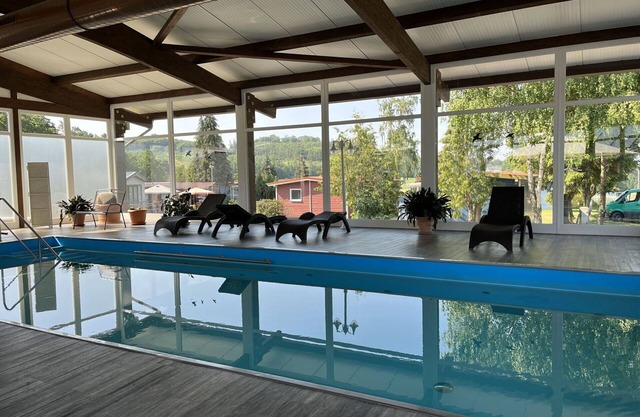 Beautiful apartment in villa for 5 guests with WIFI, pool, TV, terrace and pets allowed