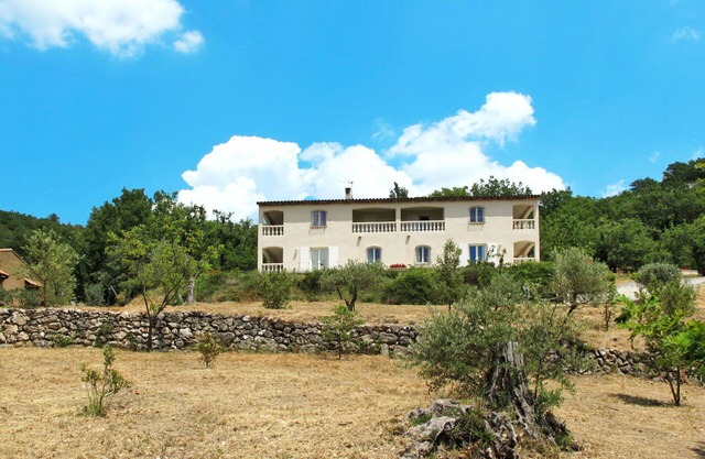 Beautiful apartment in villa for 6 guests with WIFI, TV, terrace, pets allowed and panoramic view