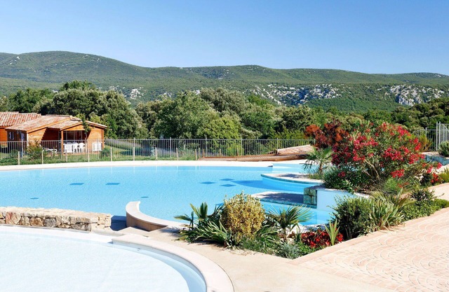 Beautiful apartment in villa for 3 people with A/C, hot tub, pool, WIFI, terrace and pets allowed