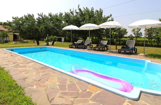 Beautiful apartment in villa for 4 people with pool, WIFI, A/C and patio