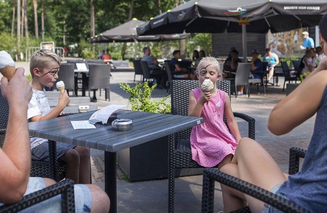 Beautiful apartment in villa for 4 guests with WIFI, pool, TV, terrace, pets allowed and parking