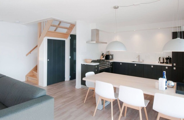 Beautiful apartment in villa for 8 guests with WIFI, TV and parking