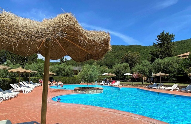 Beautiful apartment for 3 guests with pool, WIFI, A/C, TV, patio and parking