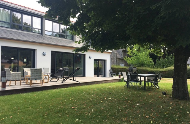 Beautiful architect's house 400 meters from the beach and the coastal path