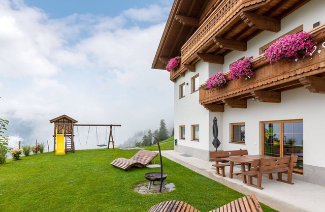 Beautiful apartment for 8 guests with WIFI, TV, patio and panoramic view
