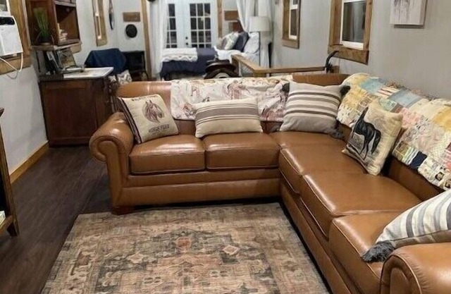 Beautiful Barn finished living quarters, Horses, nature and adventure awaits!