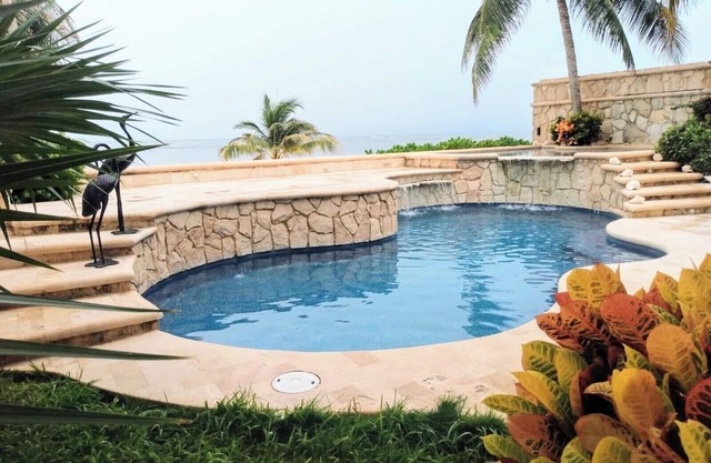 Beautiful Beach Front Luxury House with Pool 5BR/5BA Opt +1ap