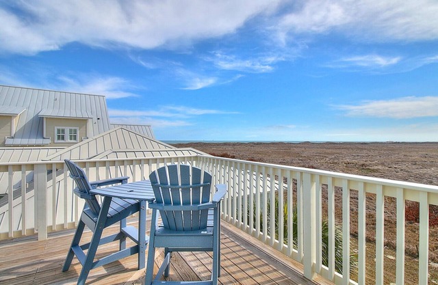 Beautiful Beach Home in Cinnamon Shore w/Gulf Peeks & Access to Amenities