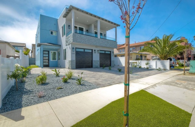 Beautiful Beach Condo Steps to the Sand