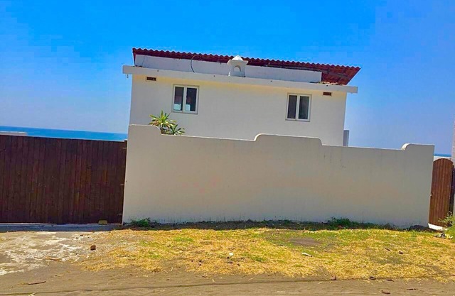 Beautiful beachfront house with private pool