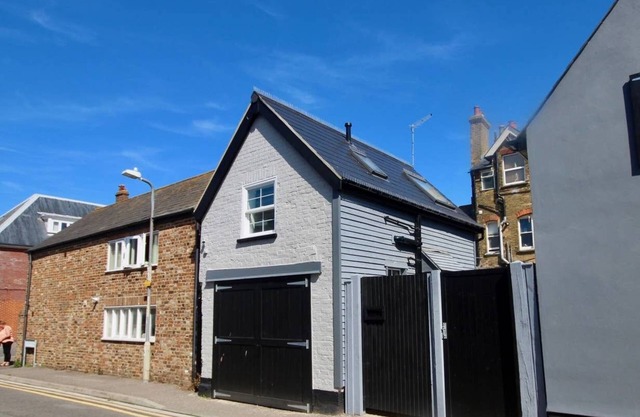 Beautiful Bijou Cottage close to Deal Beach !