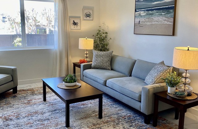 Beautiful, Bright and Spacious Steps From The Beach