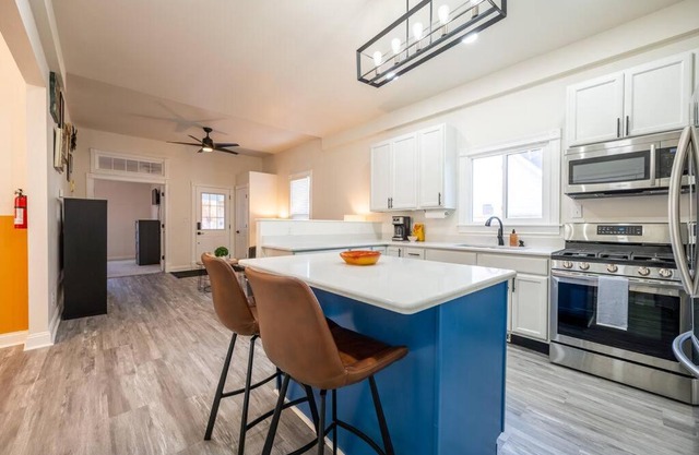 Beautiful Bungalow in Bates Hendricks