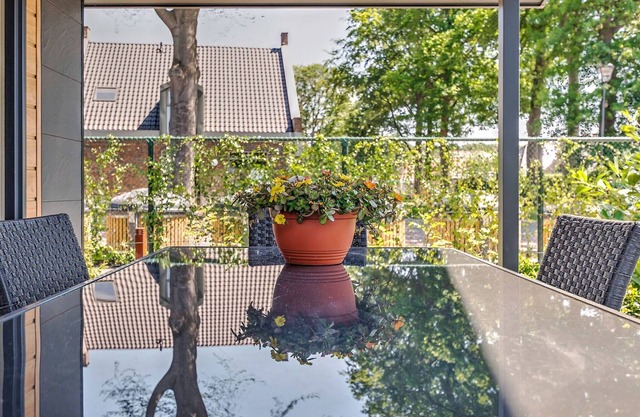 Beautiful bungalow with jacuzzi in Kaatsheuvel