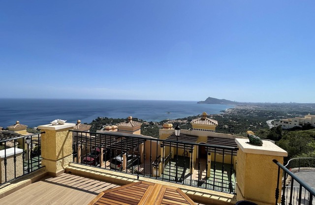 BEAUTIFUL BUNGALOW WITH SEA VIEWS