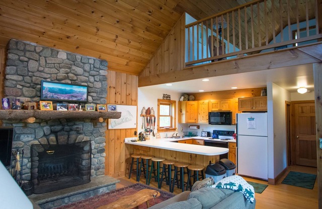BEAUTIFUL CABIN NEAR WHITEFACE WITH FIRE PIT AND WRAP AROUND PORCH
