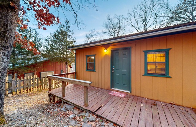 Beautiful cabin in quiet location with lake views, firepit, grill, washer/dryer