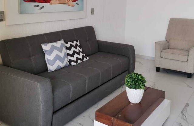 Beautiful, central and spacious apartment, 10 minutes from the beach on foot