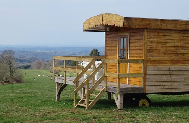 Beautiful chalet type caravan in the heart of the Massif du Sancy