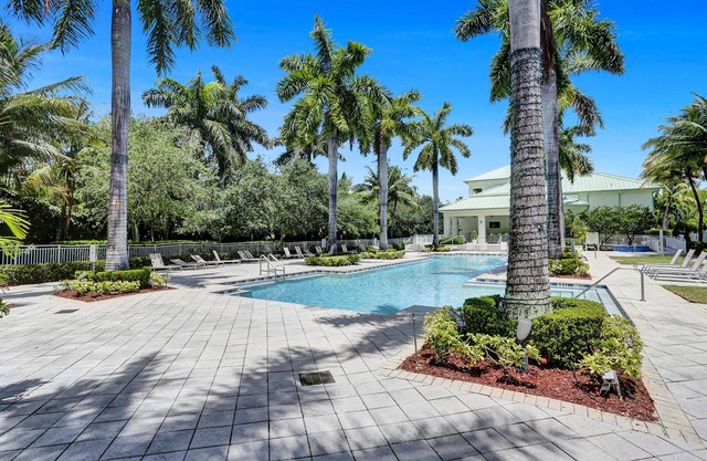 BEAUTIFUL CONDO IN DOWNTOWN DORAL!