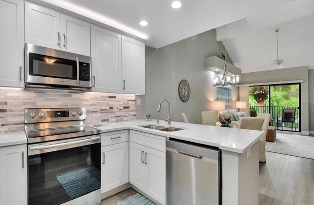 Beautiful Condo just 1.5 miles to the white sandy beaches of the Gulf of Mexico!