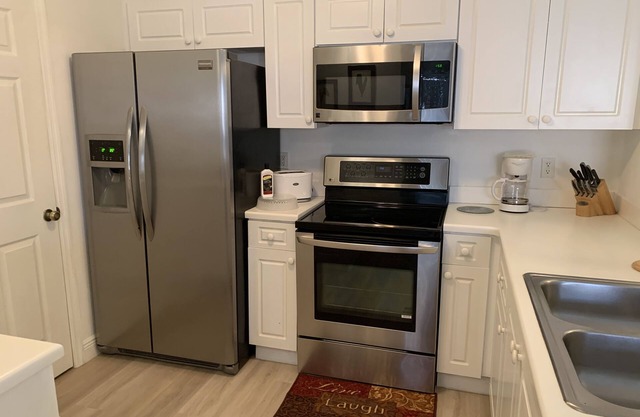 Beautiful Condo Near Everything!