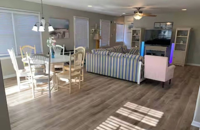 beautiful condo only 1.5 block to boardwalk