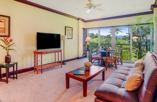 Beautiful condo with pool, slides, hot tub, beach access, gym & AC