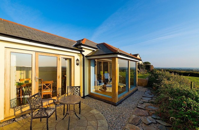 Beautiful Cottage with Stunning Sea Views,Pet friendly,3mins to beach,EV charger